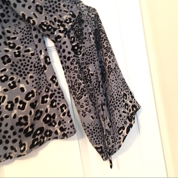w/TAGs Leopard Skin TIE Sleeve V-Neck BLOUSE TOP - Picture 4 of 7